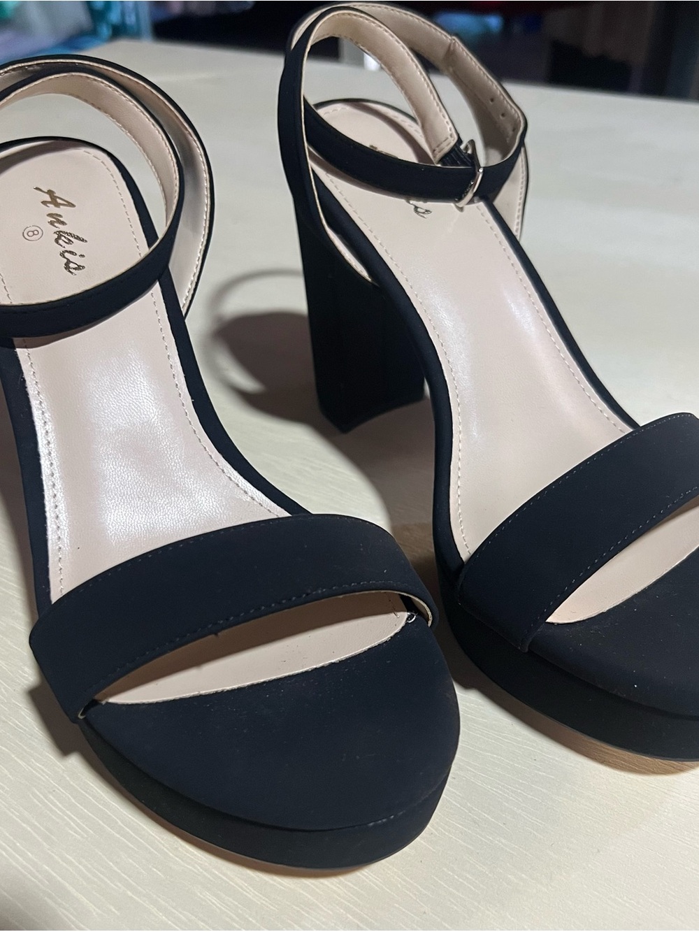 Ankle Strap Block Heel Sandals in Black